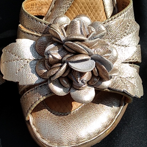 NWT Women's Born light gold leather heels sz 9 - Picture 9 of 11